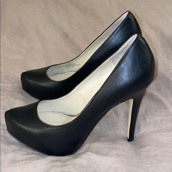 BCBGeneration Black Parade Pump - Picture 4 of 4